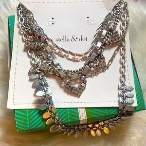 Need a gift. Say less! Silver layered necklaces ⛓️ GIFT BOX INCLUDED 🎁